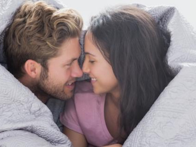 Sức khỏe đời sống - Đừng quên làm "chuyện ấy" khi trời lạnh