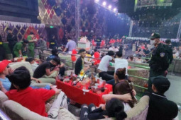Pháp luật - Tạm giữ 139 đối tượng phê ma túy tại quán bar trong đêm Noel