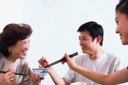 Góp hơn 1 tỷ mua nhà mà con rể không cho tôi cùng đứng tên sổ đỏ