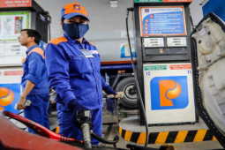 Thị trường - Tiêu dùng - Giá xăng dầu hôm nay 25/12: Liên tiếp đi lên, ghi nhận mức tăng hằng tuần lớn nhất kể từ tháng 10