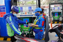 Thị trường - Tiêu dùng - Giá xăng dầu hôm nay 26/12: Tiếp tục tăng