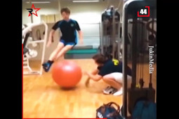 Clip hài hước - Những cái kết tê tái khi có một đám bạn lầy lội như thế này