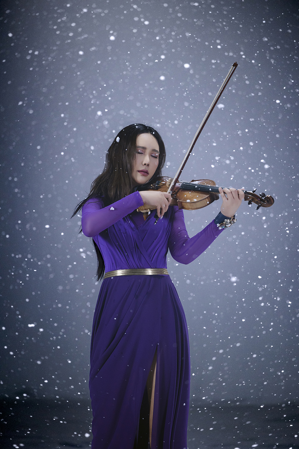 Jmi Ko đã mang làn gió mới khi thể hiện "Carol of the Bells" qua tiếng đàn violin&nbsp;