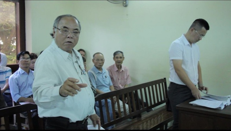 Ông Nguyễn Văn Quyện trình bày tại phiên tòa phúc thẩm. Ảnh: PHƯƠNG LOAN