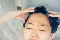 Sức khỏe đời sống - Những sai lầm khi chăm sóc tóc mùa đông khiến tóc khô và xơ, rụng "nhiều kinh khủng"