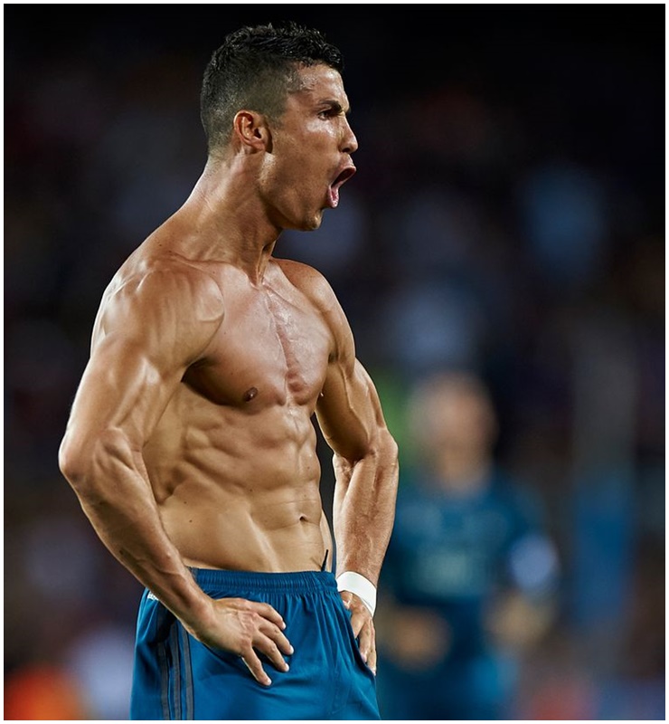 Đứng đầu danh sách này chắc chắn là cái tên Cristiano Ronaldo, cầu thủ sở hữu chiều cao 1m87 và nặng 83kg.
