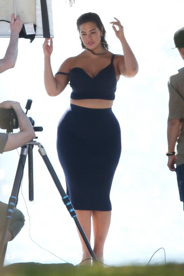 Ngoài ăn kiêng, đây là sự "hành xác" mà các siêu mẫu phải trải qua trong tuần lễ thời trang - 6