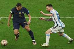 Ronaldo ”béo” phản đối Messi hay nhất World Cup, tuyên bố Mbappe xứng đáng hơn