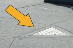 Kinh doanh - Miếng đất "vàng" hơn 0,3m2 trên vỉa hè trở nên nổi tiếng khắp thế giới, mấy chục năm không ai dám động đến