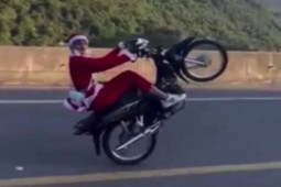 Pháp luật - Khởi tố "ông già Noel" bốc đầu xe máy trên cao tốc