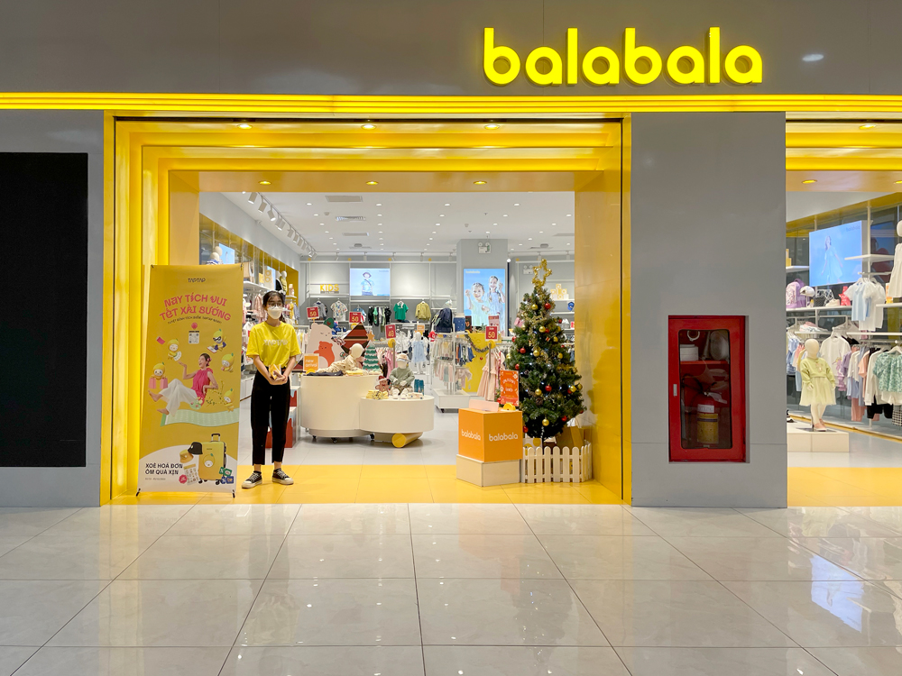 Một số hình ảnh banner, mascot tại Vạn Hạnh Mall.