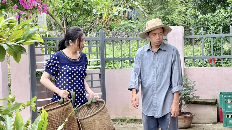Một cô gái bán quán khác cũng hot không kém trong phim truyền hình Việt hiện nay phải nói đến vai diễn Liễu trong "Mẹ rơm".

