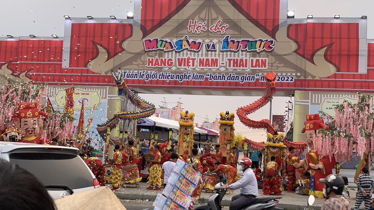 Hội chợ mua sắm hàng Thái Lan, Việt Nam vui chơi mùa đông tại tỉnh Đồng Tháp - 1