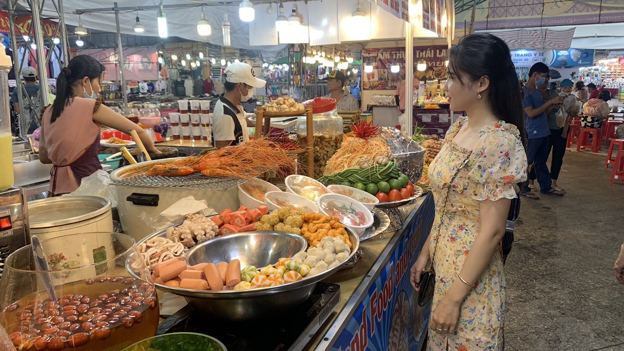 Hội chợ mua sắm hàng Thái Lan, Việt Nam vui chơi mùa đông tại tỉnh Đồng Tháp - 3