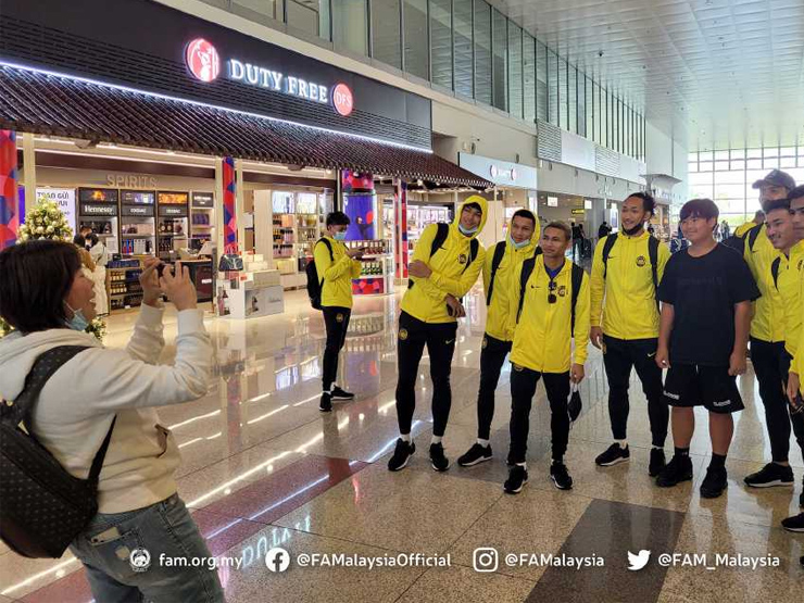 Các cầu thủ Malaysia tập làm quen với thời tiết tại Hà Nội