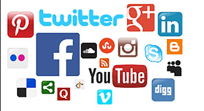 Giờ đây, các nền tảng mạng xã hội là những thế giới có quyền lực thực sự. Ảnh: Medium