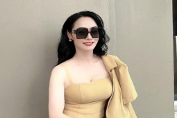 ”Giai nhân màn ảnh Việt” lấy chồng năm 21 tuổi, bật khóc kể ”nỗi khổ” trên sóng truyền hình