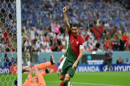 Ronaldo gia nhập đại gia Ả Rập: Ẵm 1,2 tỷ bảng, nguy cơ ”đối đầu” Bồ Đào Nha
