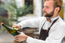 Đàn ông - Sắp sang năm mới, học cách mở nắp chai chuẩn kiểu hoàng đế Pháp Napoléon