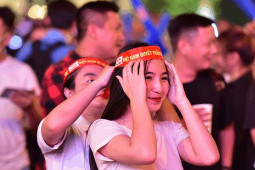 Tin tức trong ngày - CĐV Malaysia kéo về Mỹ Đình &quot;khuấy đảo&quot;, đốt pháo sáng trước trận gặp ĐT Việt Nam