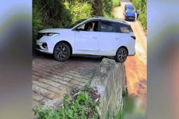 Ô tô - Clip: Thót tim tài xế thể hiện màn quay đầu xe có 1-0-2