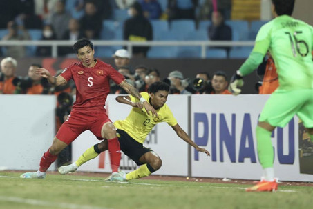 Trực tiếp bóng đá Việt Nam - Malaysia: Quang Hải chọc khe, Hoàng Đức nâng lên 3-0 (AFF Cup) (Hết giờ)