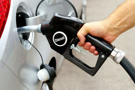 Đổ nhầm nhiên liệu cho xe ô tô, nên xử lý theo cách sau