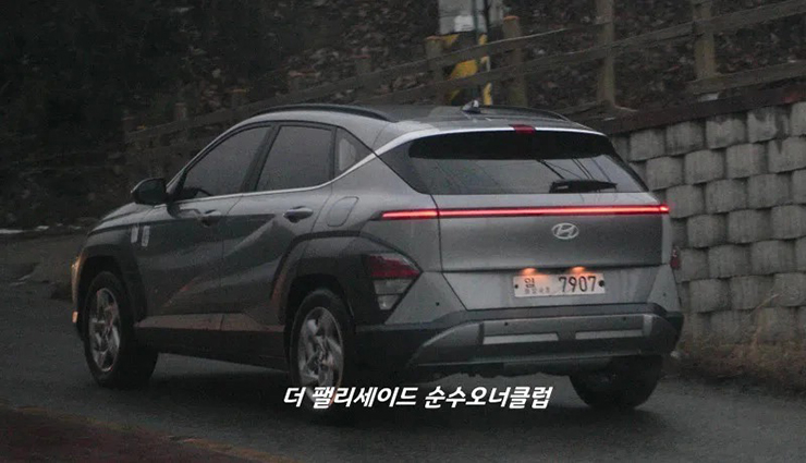 Hyundai Kona 2023 lần đầu xuất hiện công khai trên đường phố - 2