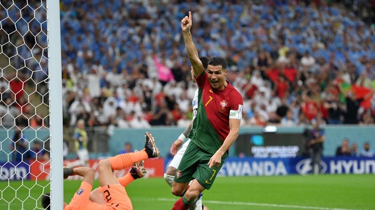 Ronaldo gia nhập đại gia Ả Rập: Ẵm 1,2 tỷ bảng, sẵn sàng “phản bội” Bồ Đào Nha - 1