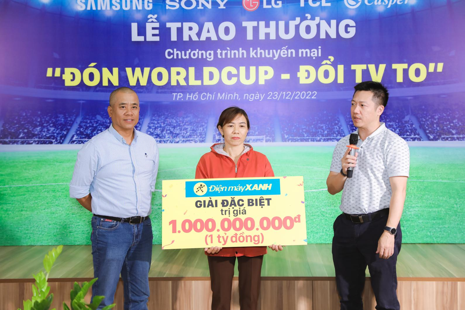 Đại diện Điện máy Xanh cam kết những chương trình trúng thưởng của mình đều là người thật, việc thật, trúng thật