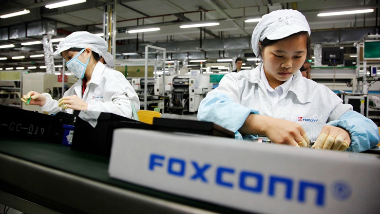 Nikkei Asia dẫn nguồn tin thân cận cho biết Apple đã yêu cầu Foxconn nhanh chóng chuẩn bị để có thể lắp ráp MacBook tại Việt Nam sớm nhất từ tháng 5 năm sau. 
