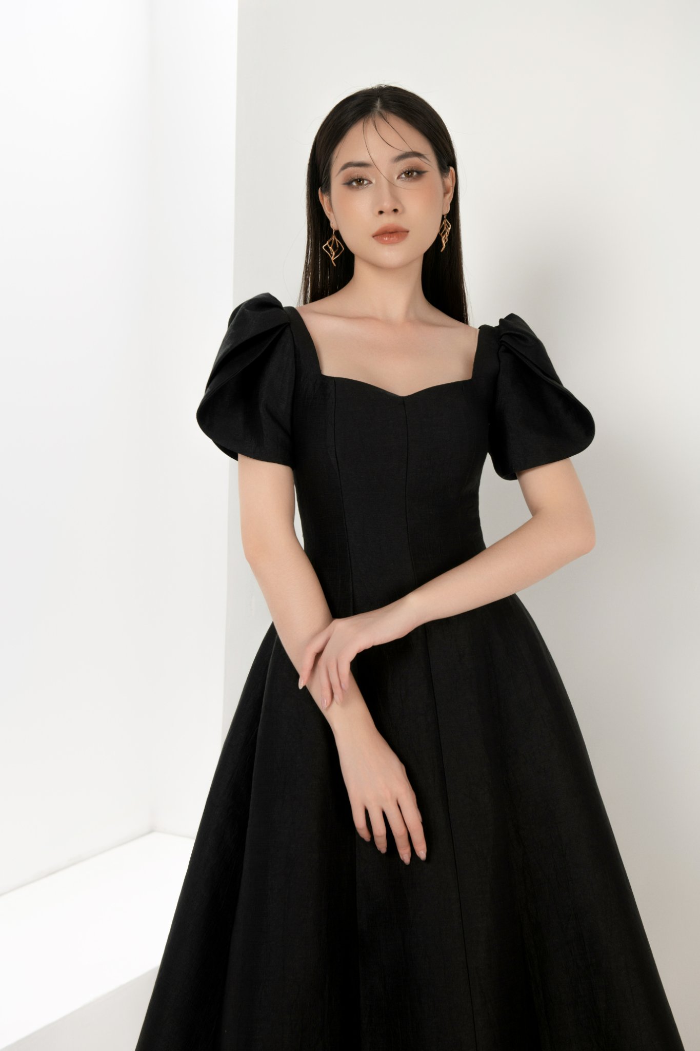 Mẫu đầm dự tiệc tay bồng nhẹ nhàng