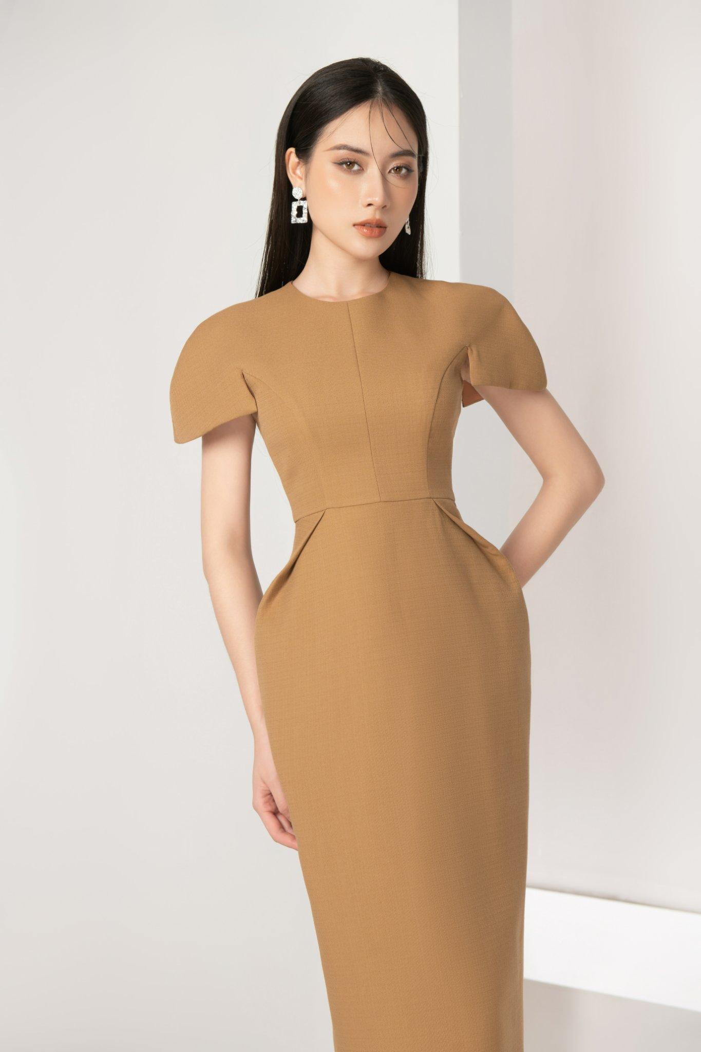 Đầm dự tiệc dáng ôm cho nàng thanh lịch