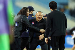 HLV Park Hang Seo ăn mừng thế nào sau trận thắng đậm Malaysia?