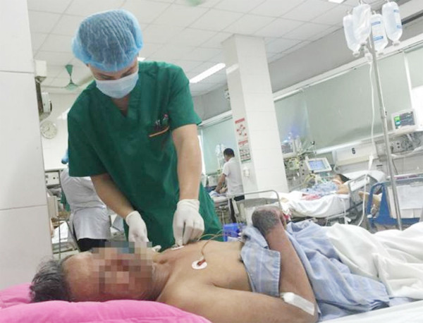 Bệnh nhân nhiễm liên cầu khuẩn lợn được điều trị tại Bệnh viện Bệnh nhiệt đới Trung. Ảnh: VNN
