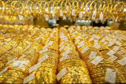 Giá vàng hôm nay 28/12: Trung Quốc mở cửa, giá vàng vọt tăng mạnh