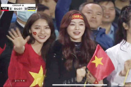 Giải trí - Những bóng hồng "gây nghẽn mạng" khi lọt vào ống kính trên sân Mỹ Đình, Hàng Đẫy 1 năm qua