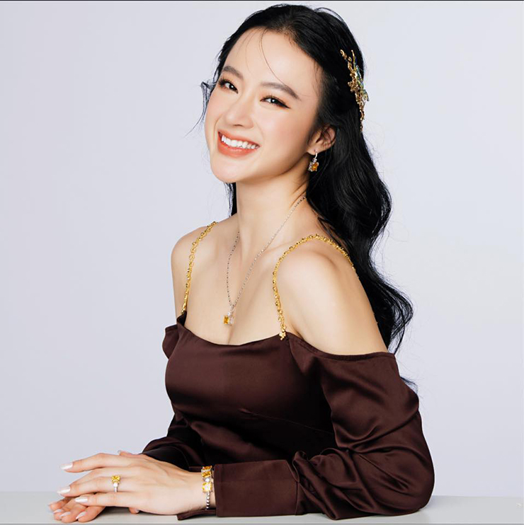 Angela Phương Trinh tự tin với vóc dáng hiện tại của mình.
