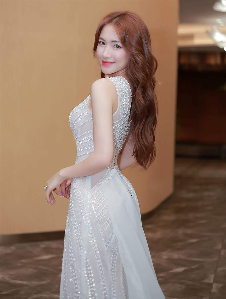 Hòa Minzy làm mẹ đơn thân sau khi chia tay doanh nhân Minh Hải. Cả hai xem nhau như bạn bè.
