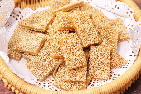 Làm mè xửng đón Tết chưa bao giờ dễ như vậy