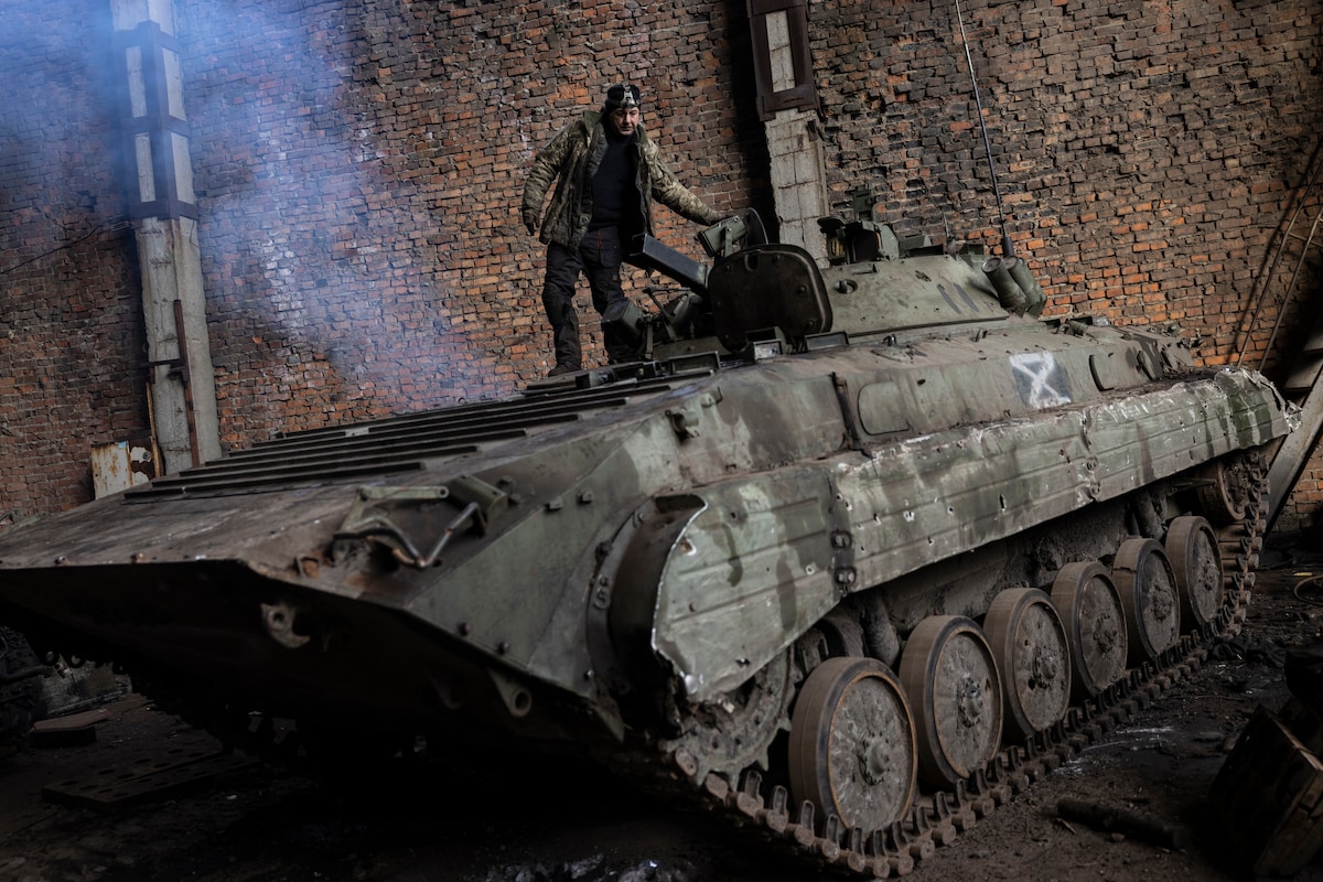 Ukraine gặp khó với các xe bọc thép chiến lợi phẩm thu của Nga - 1