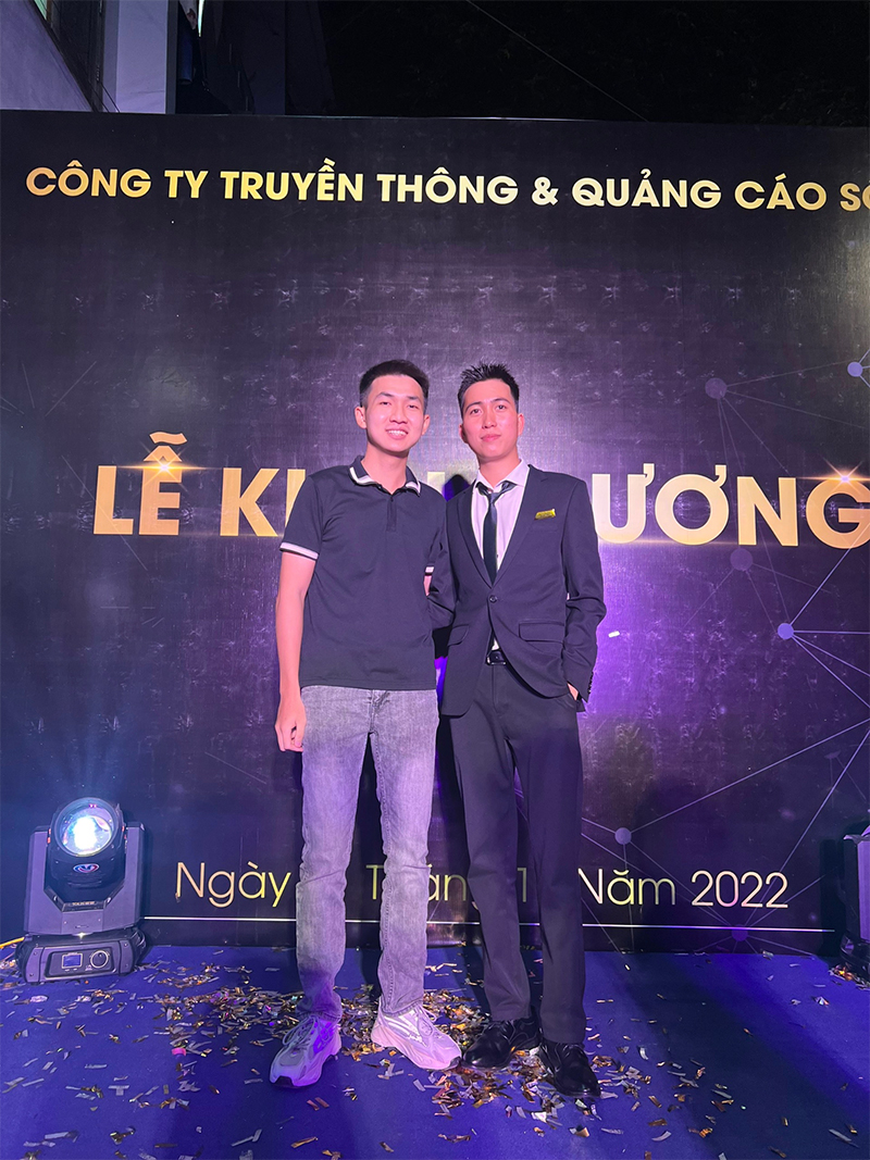 Hình ảnh Hiệp &amp; bạn học trong ngày khai trương công ty truyền thông mới