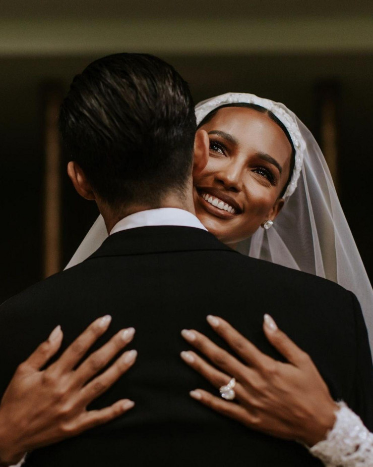 Con dâu phó tổng thống Ecuador có gương mặt đẹp nhất thế giới năm 2022 - 5