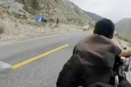 Bạn trẻ - Cuộc sống - Con trai gây rối ở trường, bố cho đạp xe 9.000km và cái kết bất ngờ