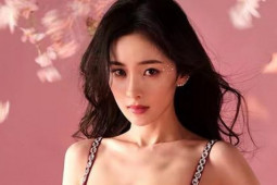 Dương Mịch gây tranh cãi khi mặc bikini ở tuổi 36