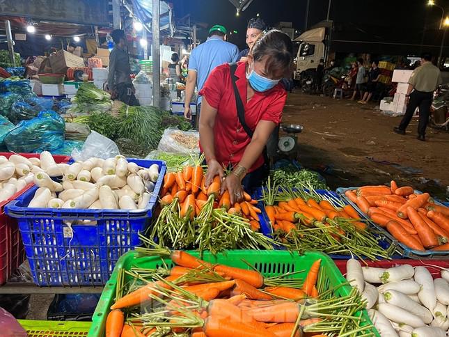 Trái cây Trung Quốc ‘đội lốt’ Thái Lan tràn ngập chợ TPHCM - 13