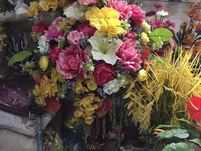 Chậu hoa hơn chục triệu đồng