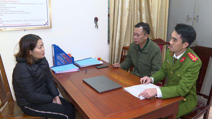 Nguyễn Thị Huệ, đối tượng có lệnh truy nã đặc biệt, tại cơ quan công an