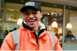 Đàn ông - Chỉ vì một bức hình do gái lạ chụp lại, cuộc đời chàng công nhân xây dựng rẽ sang hướng khác