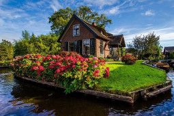 Media - Quy tắc lạ ở ngôi làng "cổ tích" đẹp như tranh